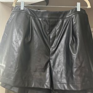 1x black faux leather shorts